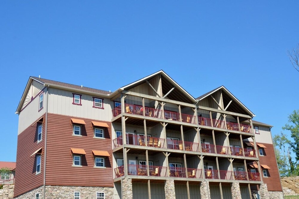 Two Bedroom Luxury Condo, Pigeon Tennessee (1890945) in Pigeon