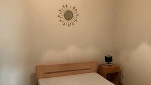 1 chambre, fer et planche à repasser, accès Internet