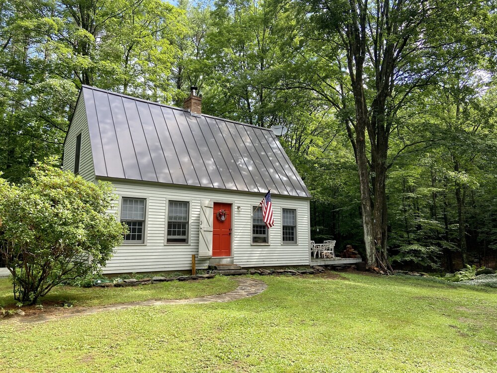 Cozy cottage tucked away in the woods