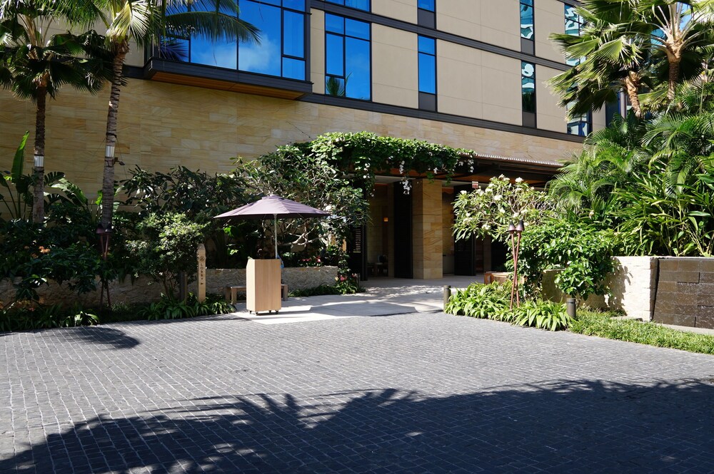 Park Lane Ala Moana Located on the Ocean Side of Ala Moana Shopping