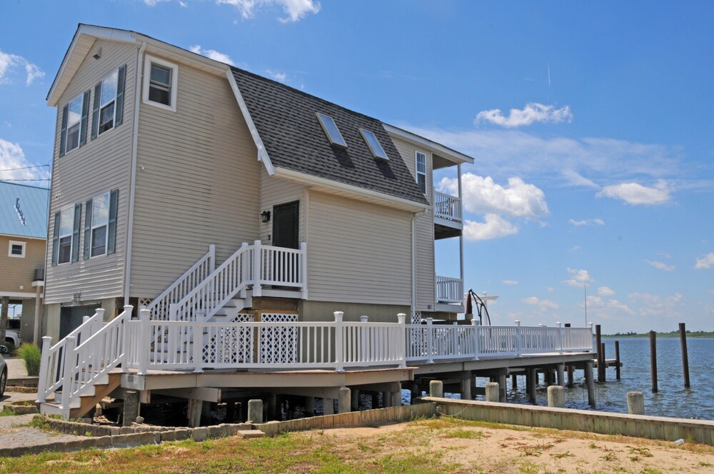 Unique & spacious house with boat docks in Tuckerton beach, NJ