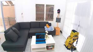 Fernseher, Videospielkonsole, Bücher