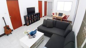 Fernseher, Videospielkonsole, Bücher
