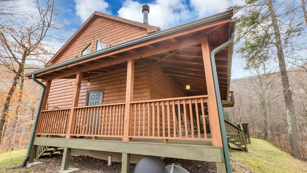 Cabin in the mountains with creek and elk located in Maggie Valley, NC.