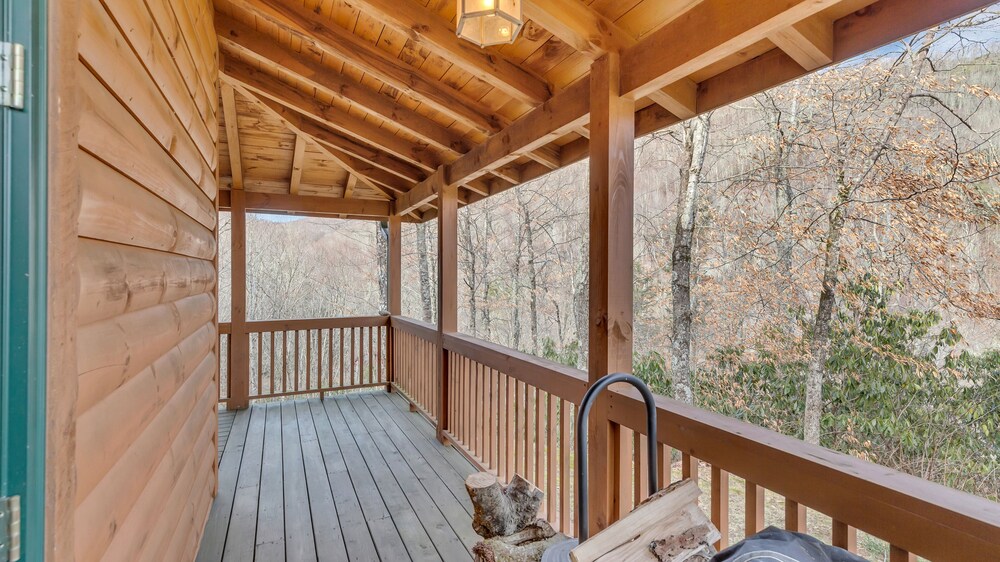 Cabin in the mountains with creek and elk located in Maggie Valley, NC.