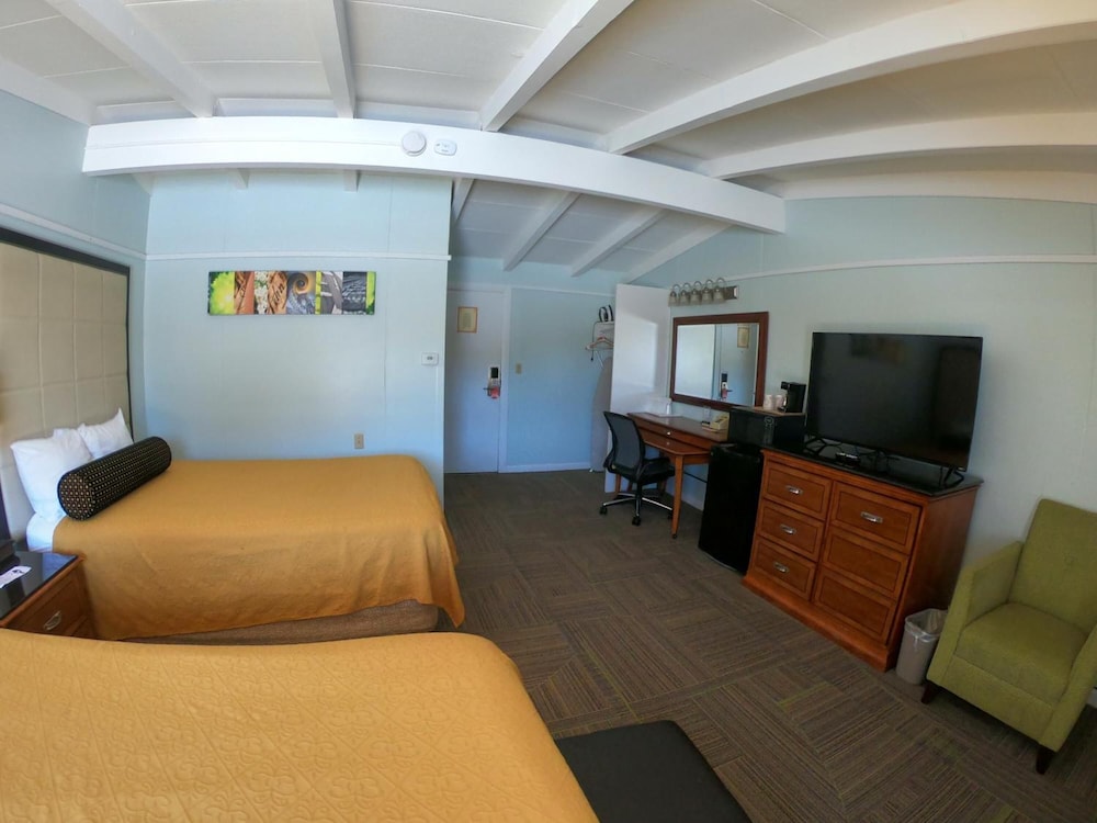 Copper Lantern Motor Lodge in West Brookfield Best Rates & Deals on