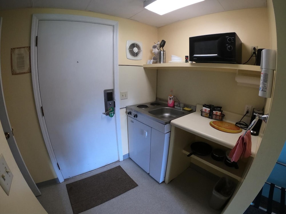 Copper Lantern Motor Lodge in West Brookfield Best Rates & Deals on