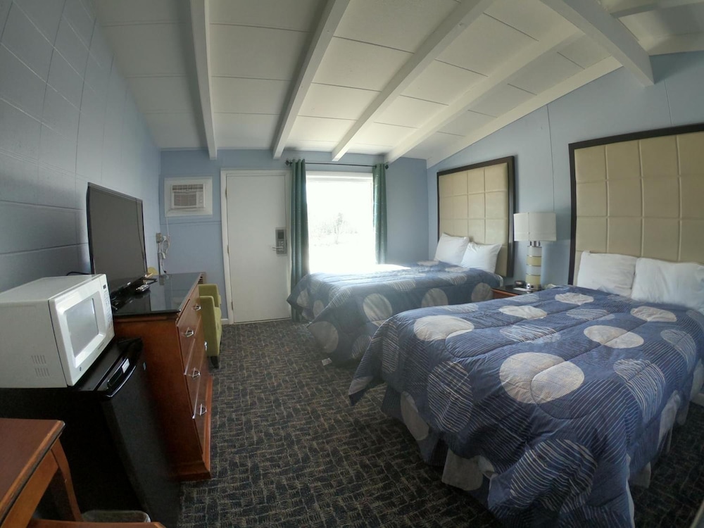 Copper Lantern Motor Lodge in West Brookfield Best Rates & Deals on