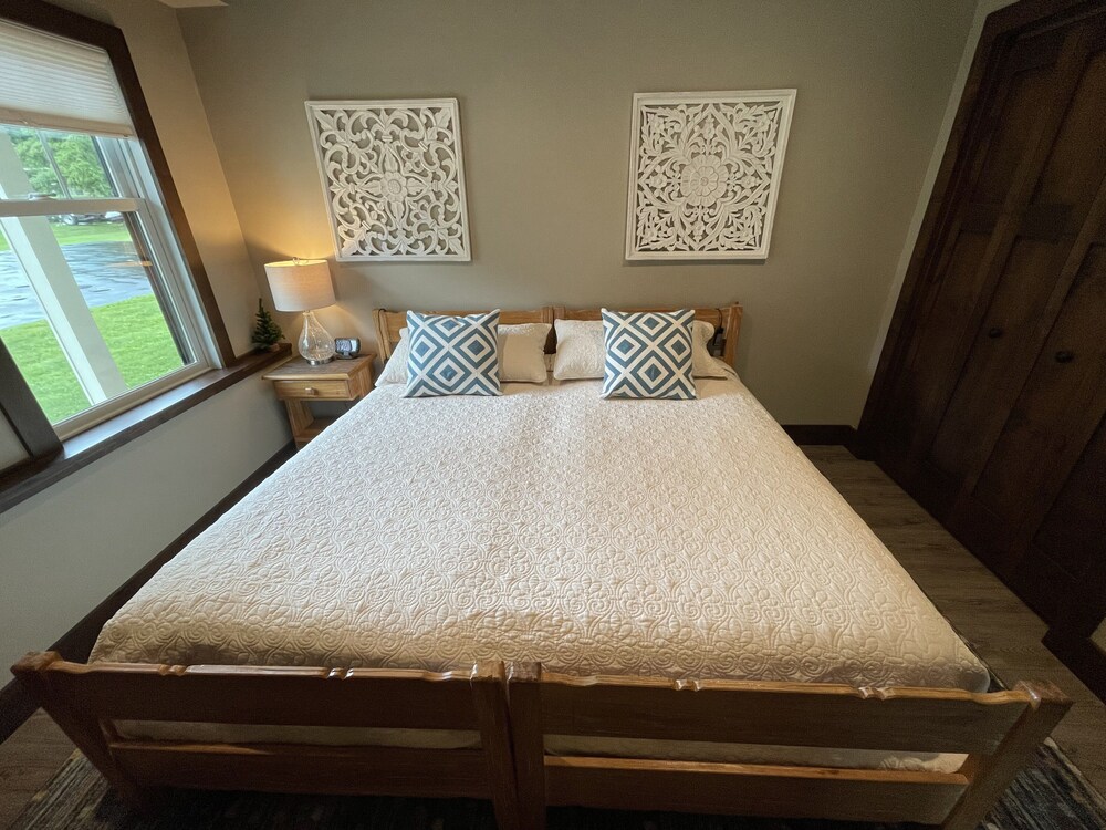 Cozy Lakefront on Pymatuning with Dock and EV Power Pymatuning