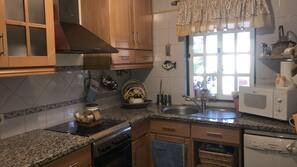 Kühlschrank, Mikrowelle, Ofen, Herd