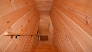 3 bedrooms, iron/ironing board, WiFi, linens