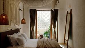 Minibar, coffre-forts dans les chambres, bureau, rideaux occultants