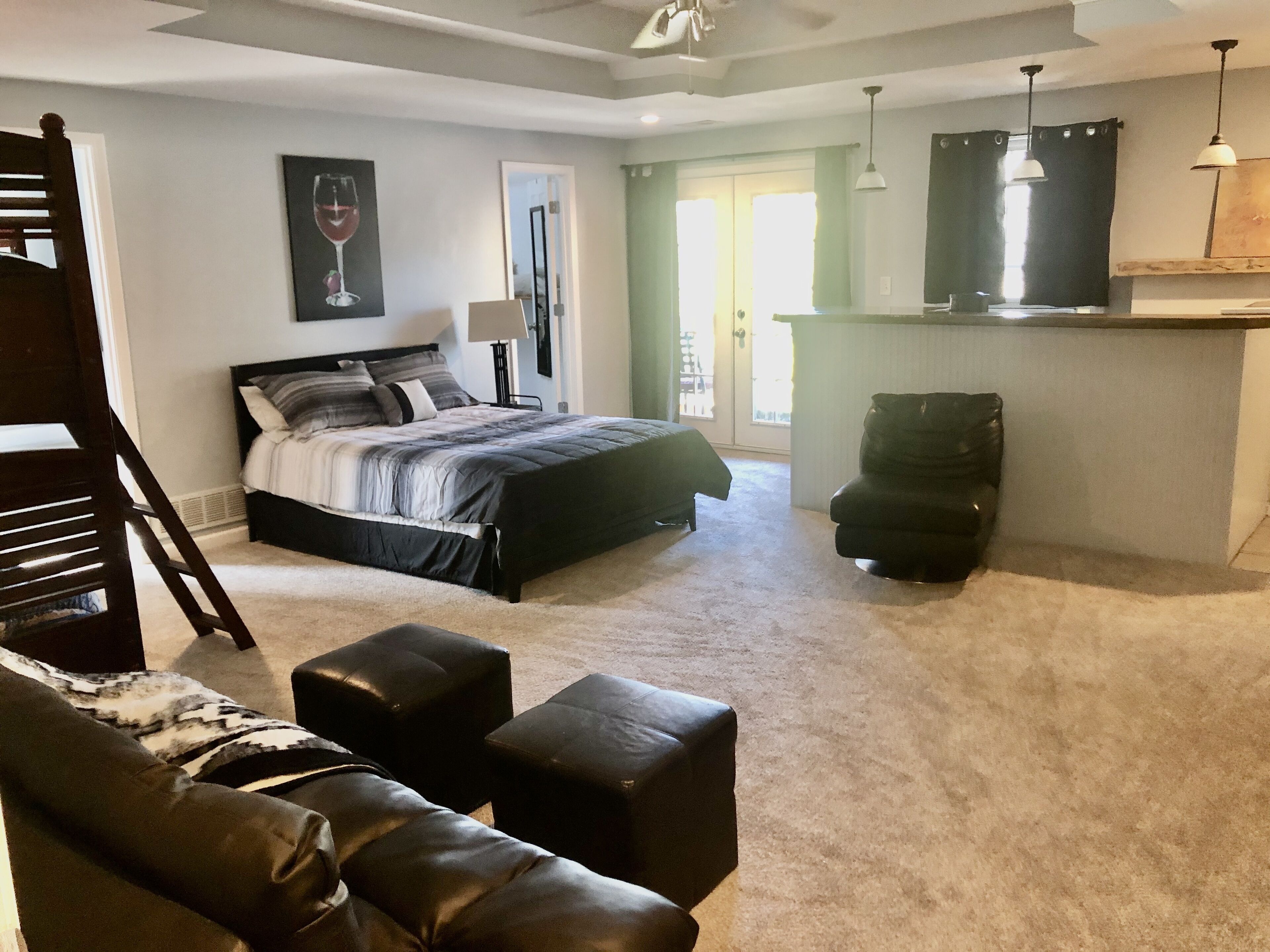 The Ultra Villa With Private Balcony- Near Country Club Plaza! in Kansas City, United States