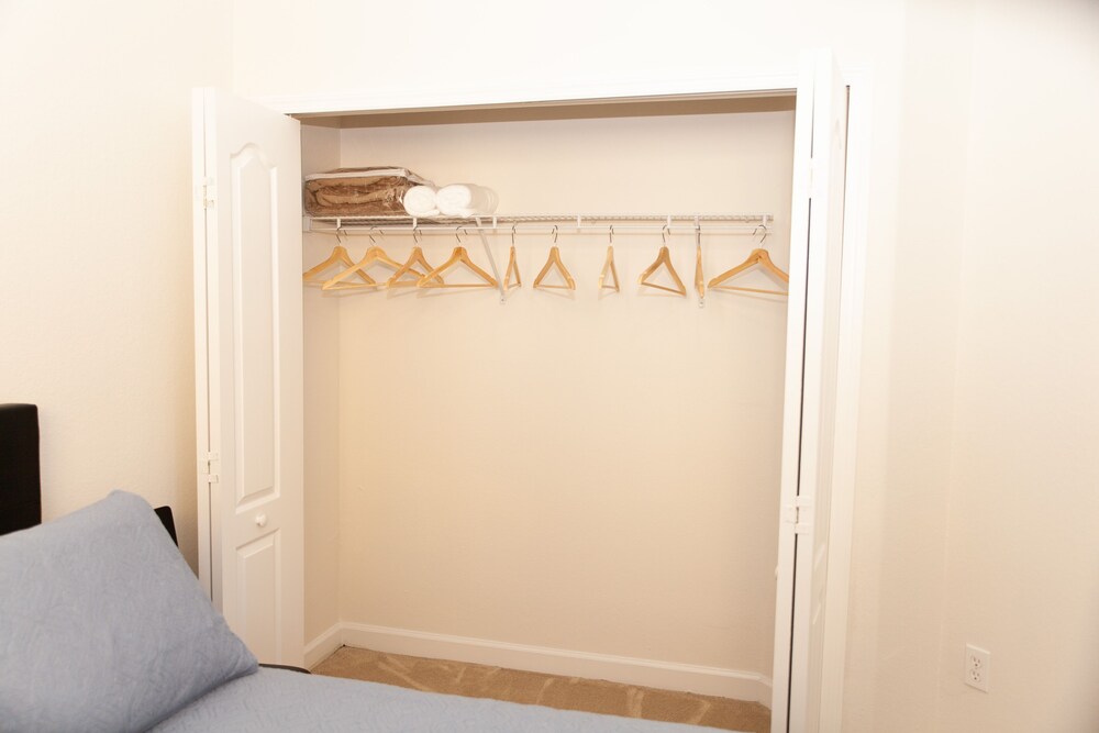 Nice full House 4/3 Miami Lakes area. Close to Miami and Ft Lauderdale. (10 ppl)