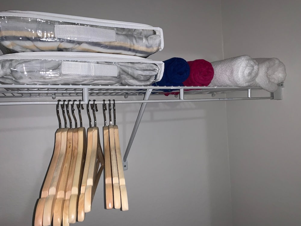 Nice full House 4/3 Miami Lakes area. Close to Miami and Ft Lauderdale. (10 ppl)