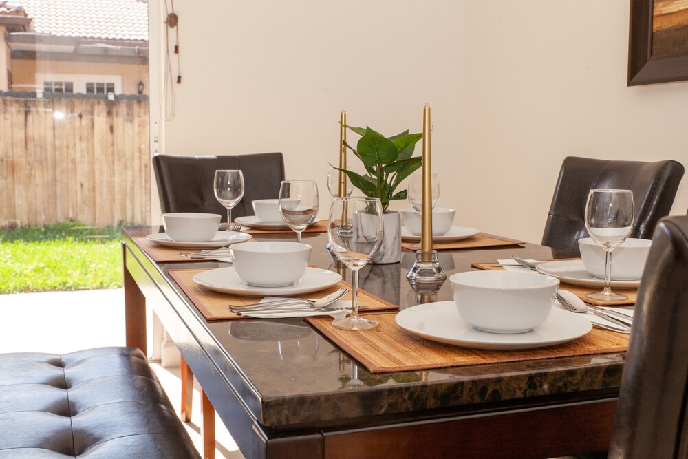 Nice full House 4/3 Miami Lakes area. Close to Miami and Ft Lauderdale. (10 ppl)