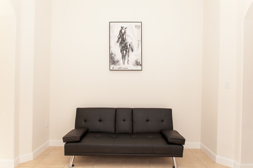 Nice full House 4/3 Miami Lakes area. Close to Miami and Ft Lauderdale. (10 ppl)