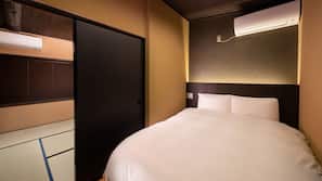 Blackout drapes, free WiFi, linens