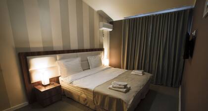 Hotel West