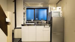 Fridge, microwave, stovetop, coffee/tea maker