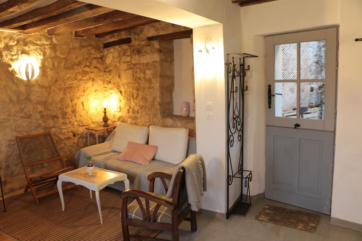 Character House With Courtyard In The City Center Conflans Sainte Honorine Fra Expedia Com Au