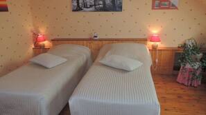 Laptop workspace, free cots/infant beds, free WiFi, linens