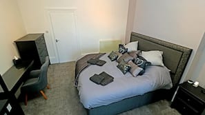 2 bedrooms, iron/ironing board, Internet, linens
