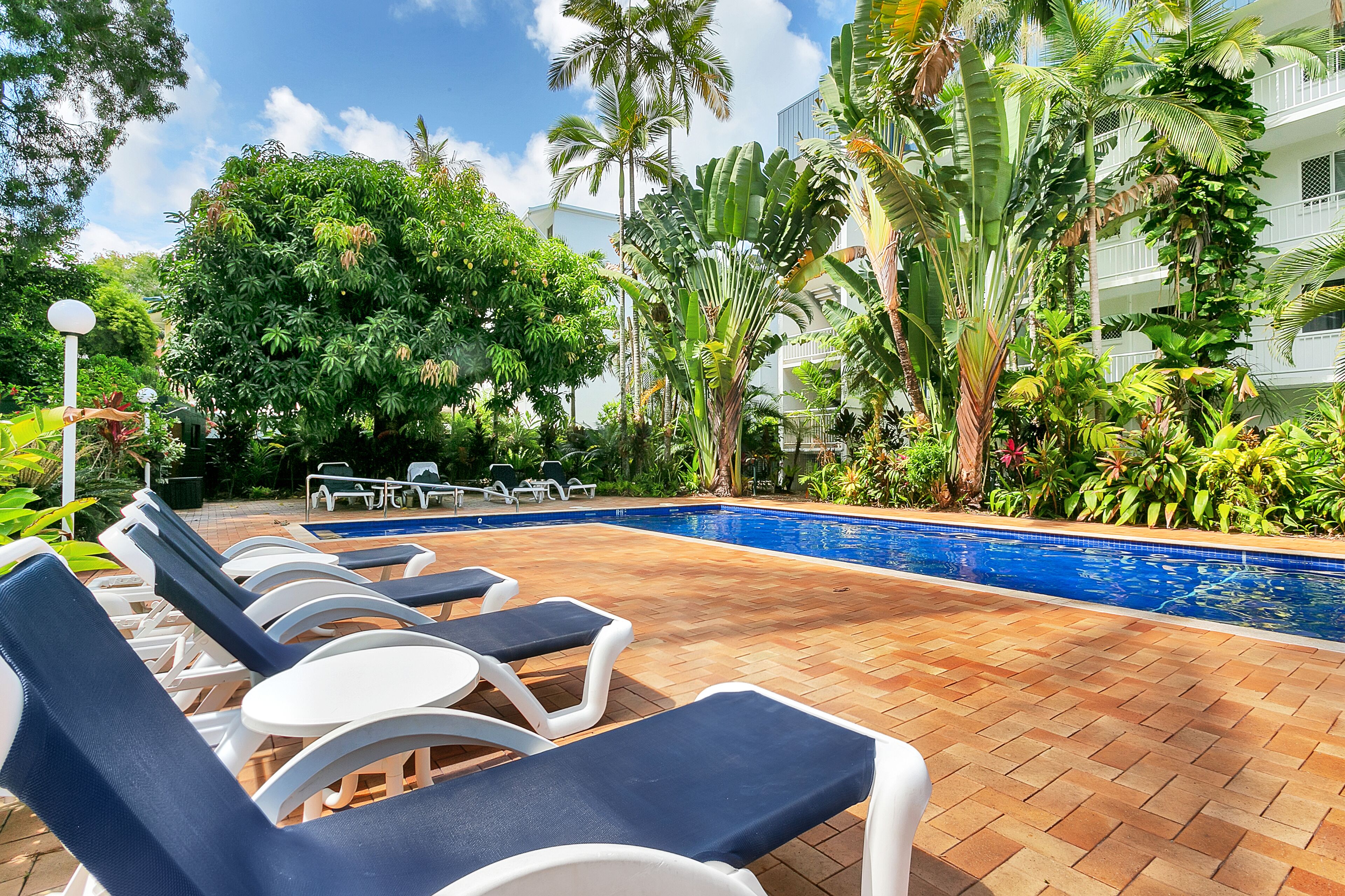 Top Floor Beachside Apartment With Pool View!