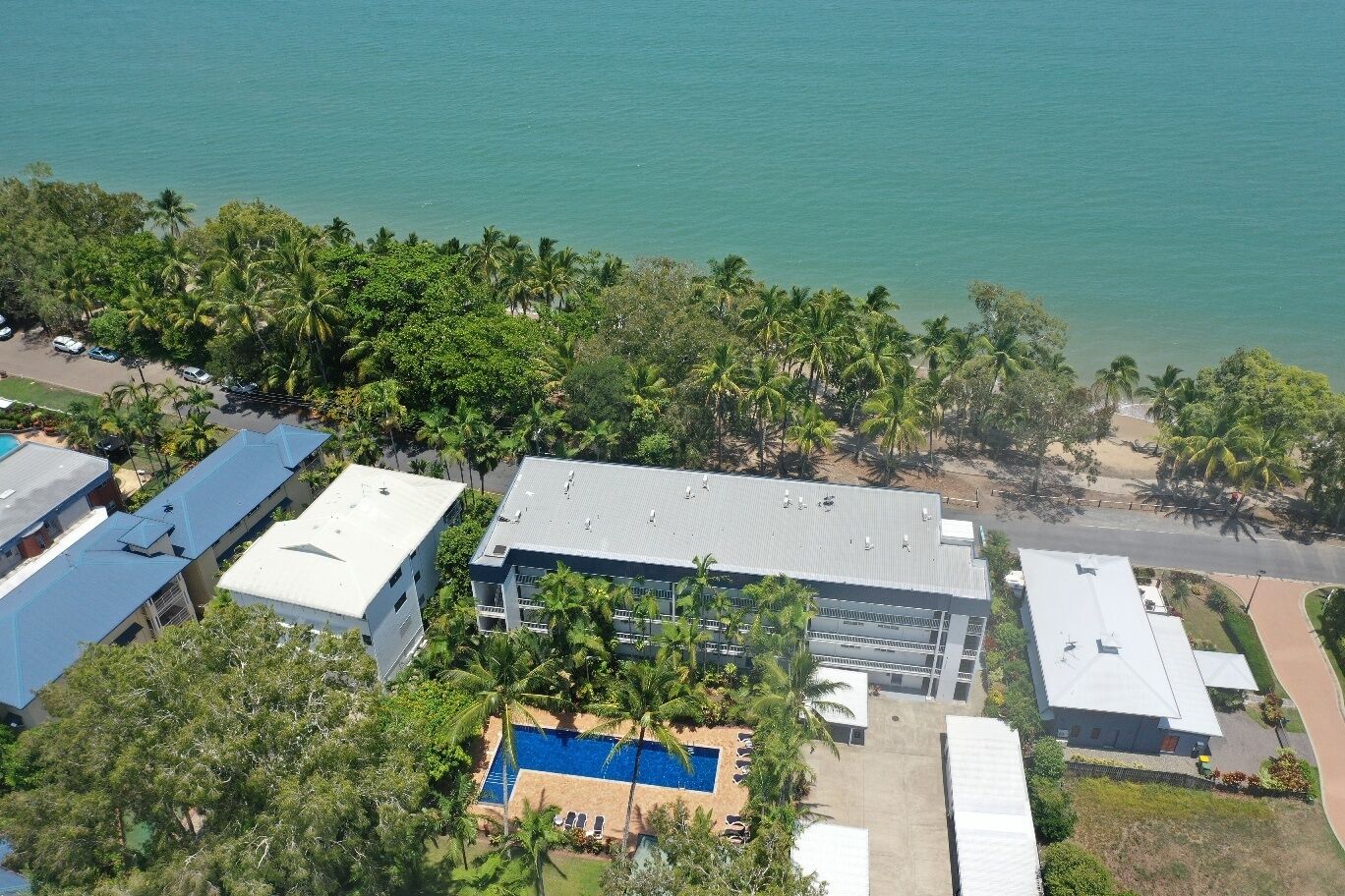 Top Floor Beachside Apartment With Pool View!