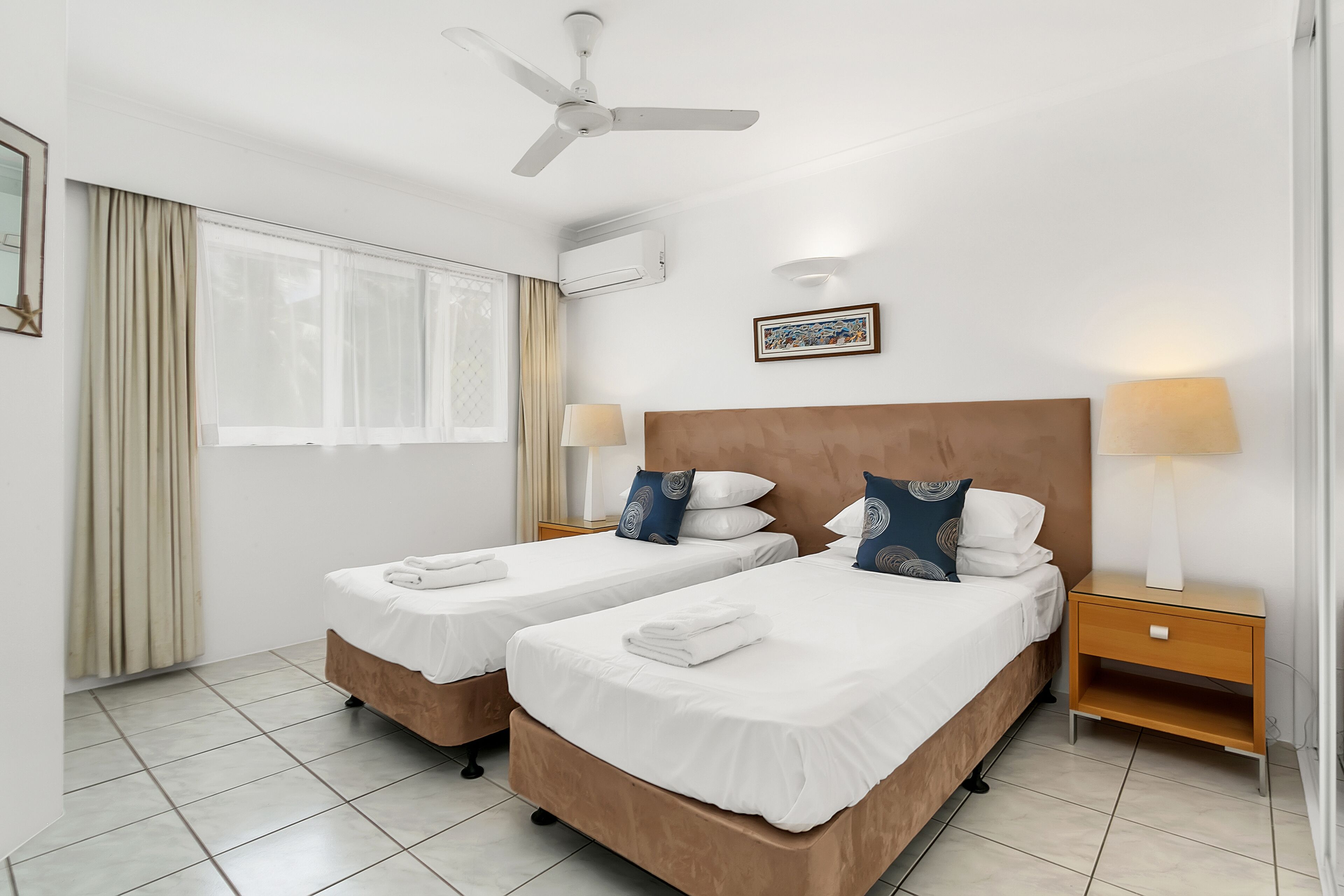 Top Floor Beachside Apartment With Pool View!