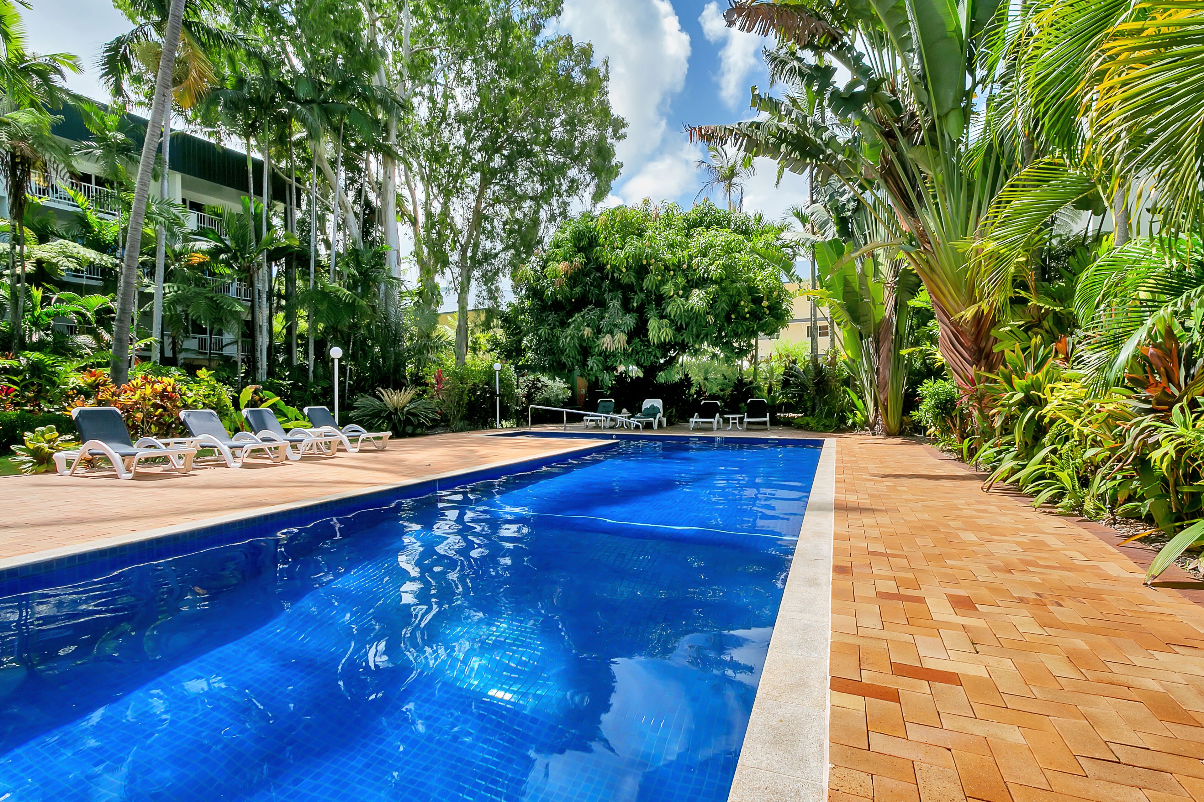 Top Floor Beachside Apartment With Pool View!