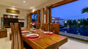 Tempat Makan Di Kamar