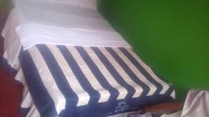 Bureau, Wi-Fi gratuit, draps fournis