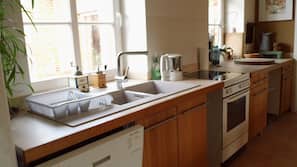 Kühlschrank, Mikrowelle, Ofen, Geschirrspüler