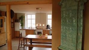 Kühlschrank, Mikrowelle, Ofen, Geschirrspüler