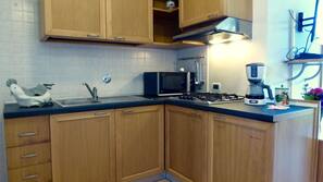 Fridge, microwave, hob, coffee/tea maker