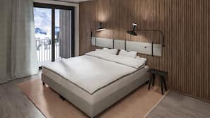 Minibar, in-room safe, desk, free WiFi