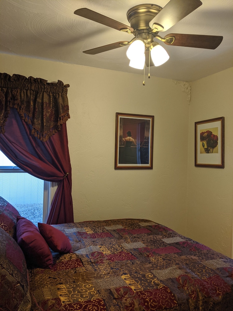 Charming City Bungalow in the heart of downtown Montrose, CO Montrose