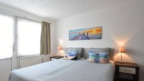 2 Schlafzimmer, individuell eingerichtet, kostenpflichtige Babybetten