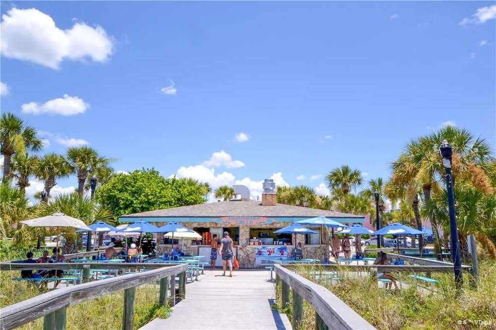 Waves 17, 1 Bedroom, Sleeps 4, Pool View, Heated Pool, BBQ, WiFi