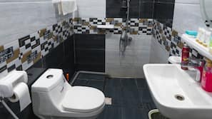 Free toiletries, bidet