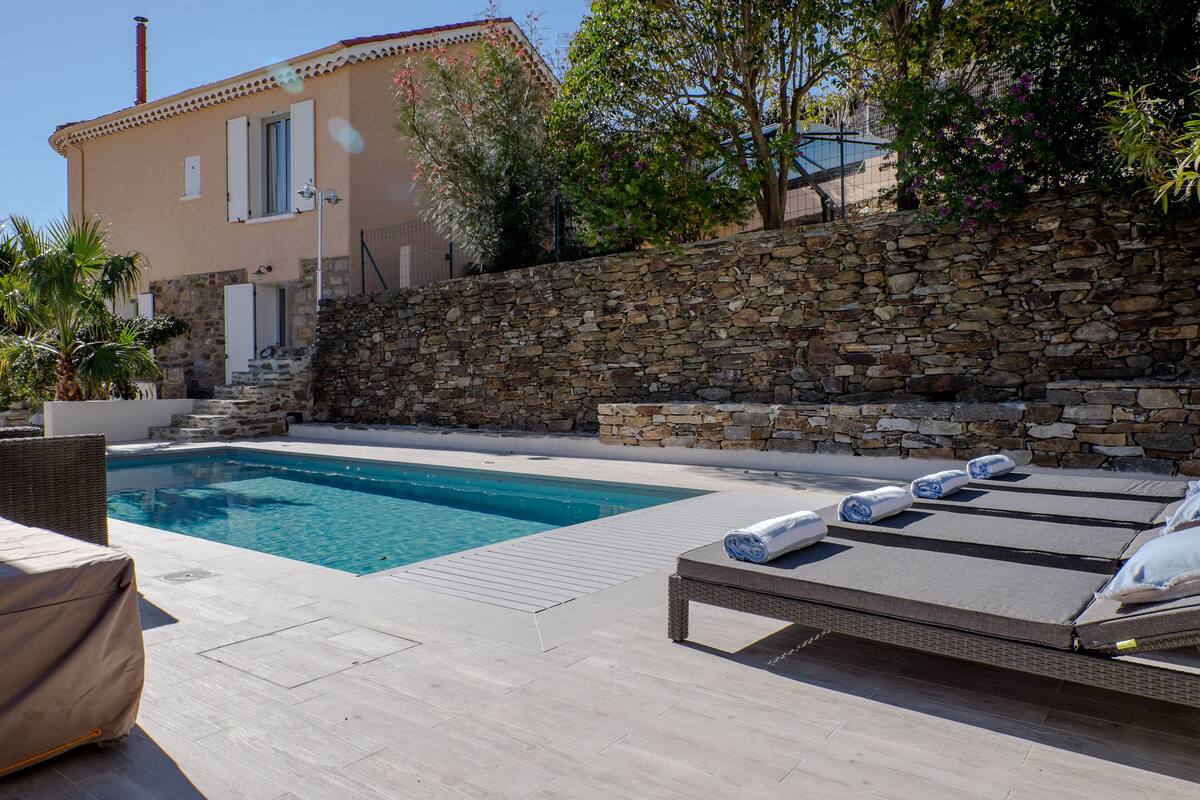 Luxury Villa With Private Pool A Stone S Throw From The Beach Le Lavandou Fra Expedia Fr