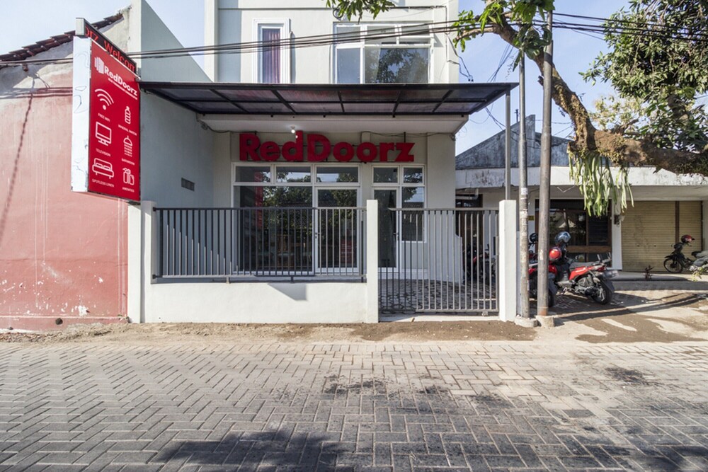 Front of property, RedDoorz near Condongcatur Bus Station