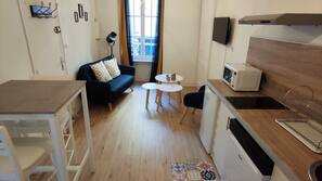 1 chambre, fer et planche à repasser, draps fournis