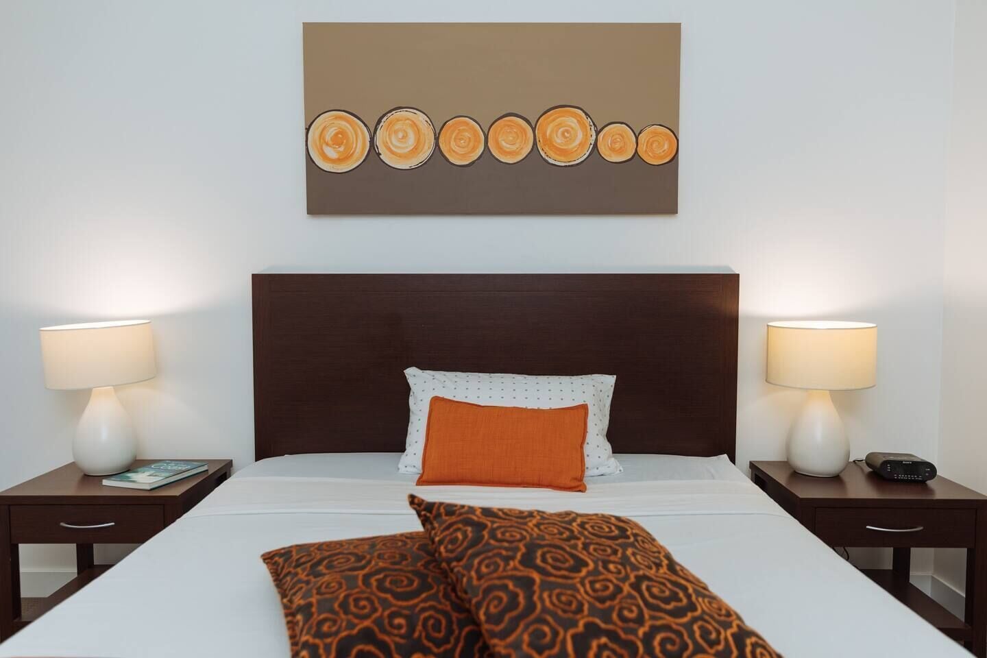 Best Location 1 Bed Apt Next to the Bcec & IGA