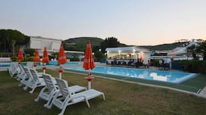 Seasonal outdoor pool