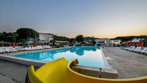Seasonal outdoor pool