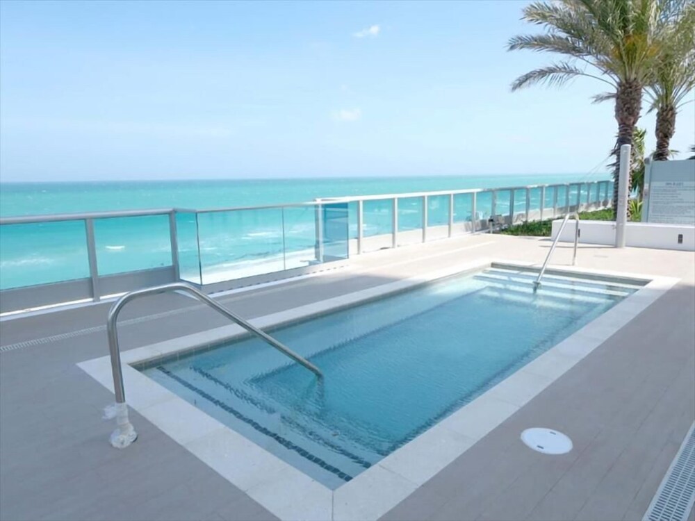 Sunny Condo-Hotel | Perfect for families | Ocean Views w/Balcony | Pool+Hot TubBeach Access