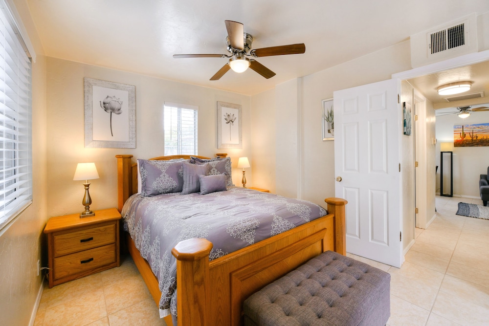 Cozy dog friendly Tucson home with fenced backyard & alfresco dining