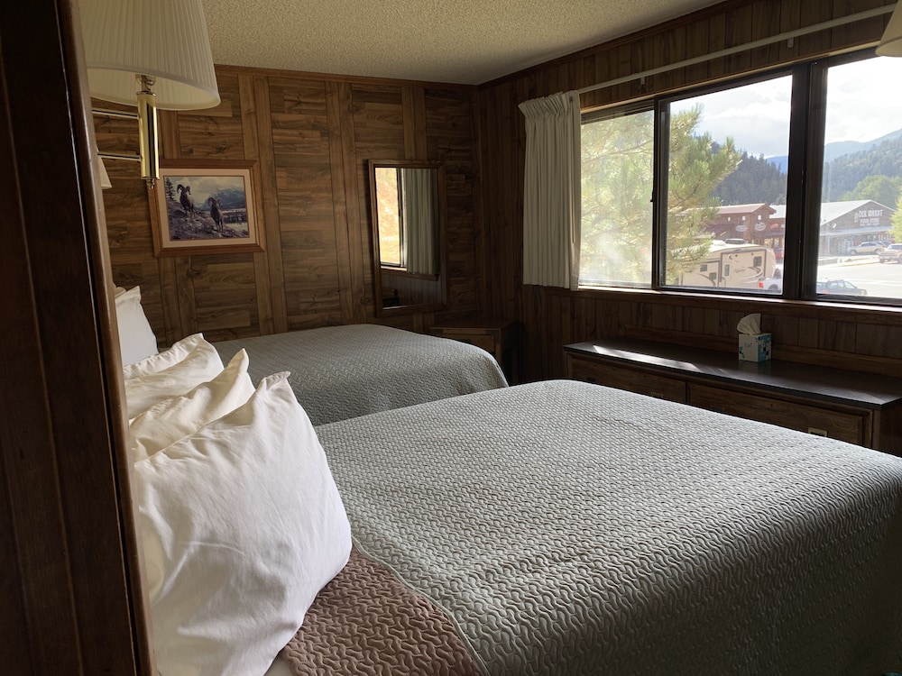 Ponderosa Lodge Suite